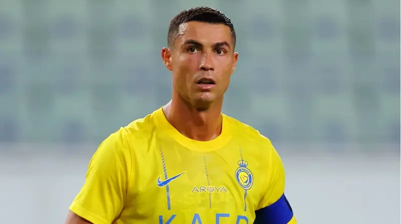 Carnacho bắt chước cách ăn mừng của Ronaldo